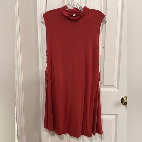 Wishlist sleeveless high neck open sides that lace up in burnt orange - Picture 2 of 6